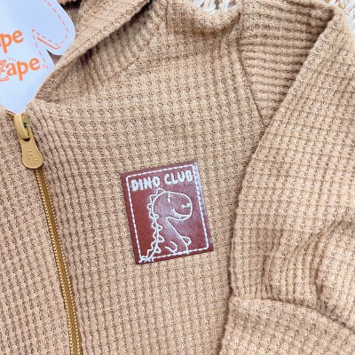 Conj. Jaqueta com Capuz de Dino e Calça em Malha Wafle - Caramelo